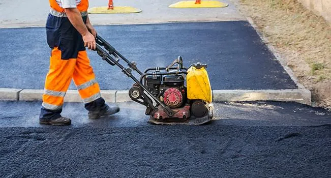 Placa vibratória: como funciona e em quais tipos de solo usar.